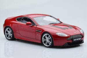 Aston Martin V12 Vantage Rot AUTOart 1:18 70208 Druckguss — Bild 6 von 8