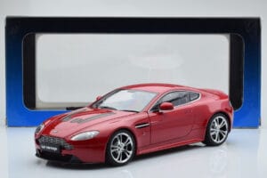 Aston Martin V12 Vantage Rot AUTOart 1:18 70208 Druckguss — Bild 8 von 8