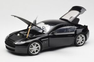 Aston Martin V8 Vantage Onyx Schwarz AUTOart 1:18 70202 Druckguss — Bild 2 von 8