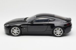 Aston Martin V8 Vantage Onyx Schwarz AUTOart 1:18 70202 Druckguss — Bild 4 von 8