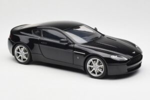 Aston Martin V8 Vantage Onyx Schwarz AUTOart 1:18 70202 Druckguss — Bild 6 von 8