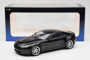 Aston Martin V8 Vantage Onyx Schwarz AUTOart 1:18 70202 Druckguss — Bild 8 von 8
