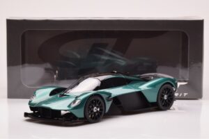 Aston Martin Valkyrie Racing Green GT Spirit 1:18 GT435 Resin — Bild 6 von 6