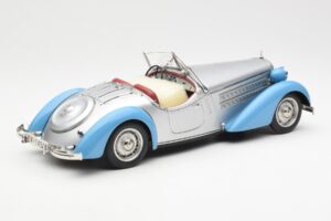 Audi 225 Front Roadster Blau Silber CMC 1:18 M-075B Druckguss — Bild 2 von 6