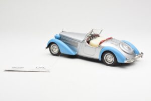 Audi 225 Front Roadster Blau Silber CMC 1:18 M-075B Druckguss — Bild 5 von 6