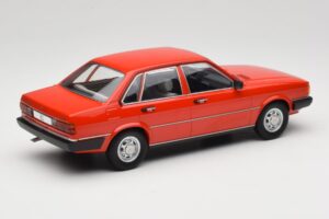 Audi 80 B2 GLS Rot MCG 1:18 MCG18526 Druckguss — Bild 2 von 6