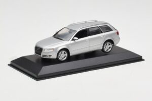 Audi A4 B7 Avant Silber Minichamps 1:43 AUDI009 Druckguss — Bild 2 von 4