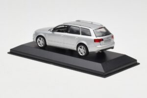 Audi A4 B7 Avant Silber Minichamps 1:43 AUDI009 Druckguss — Bild 3 von 4
