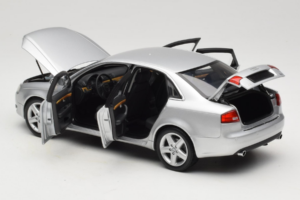 Audi A4 B7 Silber Minichamps 1:18 100014402 Druckguss — Bild 5 von 8