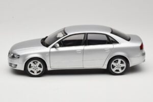 Audi A4 B8 3.2 Quattro Silber Minichamps 1:18 5010404115 Druckguss — Bild 4 von 8