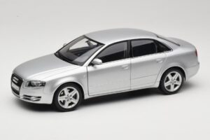 Audi A4 B8 3.2 Quattro Silber Minichamps 1:18 5010404115 Druckguss