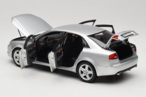 Audi A4 B8 3.2 Quattro Silber Minichamps 1:18 5010404115 Druckguss — Bild 5 von 8