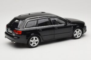 Audi A4 B8 Avant 3.2 Quattro Schwarz Minichamps 1:18 5010404225 Druckguss — Bild 3 von 8
