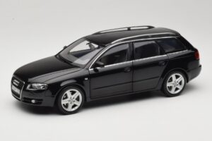Audi A4 B8 Avant 3.2 Quattro Schwarz Minichamps 1:18 5010404225 Druckguss