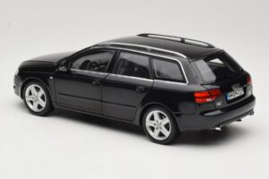 Audi A4 B8 Avant 3.2 Quattro Schwarz Minichamps 1:18 5010404225 Druckguss — Bild 7 von 8