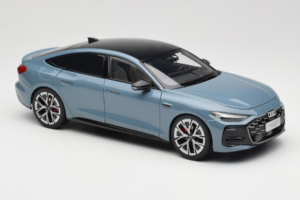 Audi A5L Sportback Graubläulich OEM 1:18 ZAM60004B Druckguss — Bild 6 von 8