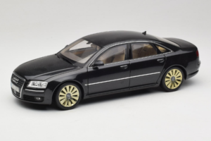 Audi A8 D3 W12 Schwarz Kyosho 1:18 5010508135 Druckguss