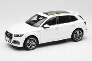 Audi Q5L FY Weiß Paudi Model 1:18 30694 Druckguss