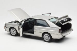 Audi Quattro LWB Silber AUTOart 1:18 70303 Druckguss — Bild 5 von 8