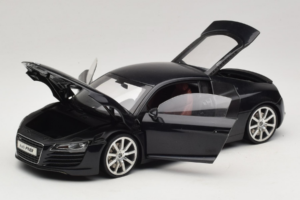 Audi R8 Schwarz Kyosho 1:18 09213BK Druckguss — Bild 2 von 8