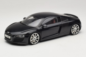 Audi R8 Schwarz Kyosho 1:18 09213BK Druckguss