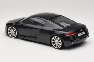 Audi R8 Schwarz Kyosho 1:18 09213BK Druckguss — Bild 7 von 8