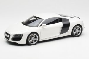 Audi R8 Type 42 Weiß Kyosho 1:18 09213W Druckguss