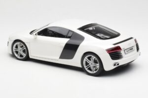 Audi R8 Type 42 Weiß Kyosho 1:18 09213W Druckguss — Bild 7 von 8