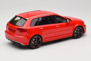 Audi RS3 8P Sportback Rot DNA 1:18 DNA000056 Resin — Bild 2 von 6