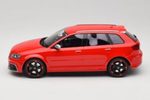 Audi RS3 8P Sportback Rot DNA 1:18 DNA000056 Resin — Bild 3 von 6