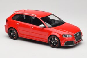 Audi RS3 8P Sportback Rot DNA 1:18 DNA000056 Resin — Bild 4 von 6