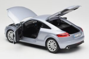 Audi TT 8N RHD Lake Silber Metallic Minichamps 1:18 150015020 Druckguss — Bild 5 von 8