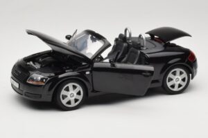 Audi TT 8N Roadster Schwarz Revell 1:18 08980 Druckguss — Bild 2 von 8