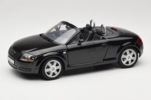 Audi TT 8N Roadster Schwarz Revell 1:18 8980 Druckguss