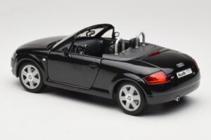 Audi TT 8N Roadster Schwarz Revell 1:18 08980 Druckguss — Bild 7 von 8