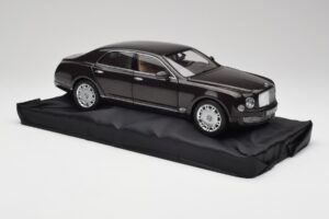 Bentley Mulsanne Burnt Oak Minichamps 1:18 100139905 Druckguss — Bild 6 von 8