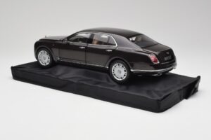 Bentley Mulsanne Burnt Oak Minichamps 1:18 100139905 Druckguss — Bild 7 von 8