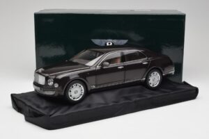 Bentley Mulsanne Burnt Oak Minichamps 1:18 100139905 Druckguss — Bild 8 von 8