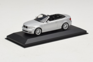 BMW 1-Series E88 Cabriolet Titan Silver Minichamps 1:43 80420427037-R1 Druckguss — Bild 2 von 5
