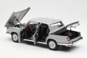BMW 1800 TiSA Bernina Grau AUTOart 1:18 70621 Druckguss — Bild 5 von 8