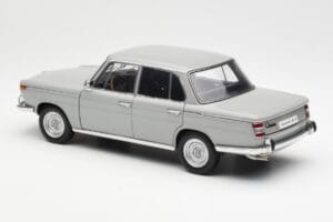 BMW 1800 TiSA Bernina Grau AUTOart 1:18 70621 Druckguss — Bild 7 von 8
