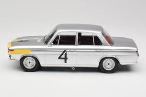 BMW 1800 TiSA #4 J. Ickx / J. van Ophem 24 Hours of Spa 1965 Winners Minichamps 1:18 107652504 Resin — Bild 3 von 6