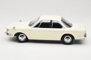BMW 2000 CS Coupe Creme KK-Scale 1:18 KKDC180121 Druckguss — Bild 3 von 6