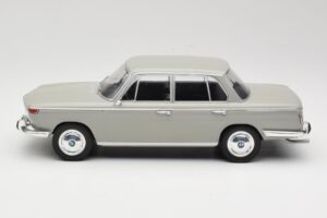 BMW 2000 TI Grau MCG 1:18 MCG18112 Druckguss — Bild 3 von 6