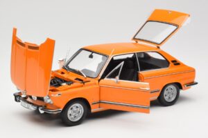 BMW 2000 Tii Touring Orange Minichamps 1:18 80430145824 Druckguss — Bild 2 von 8