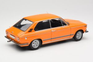 BMW 2000 Tii Touring Orange Minichamps 1:18 80430145824 Druckguss — Bild 3 von 8