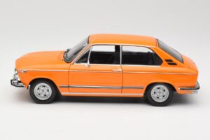 BMW 2000 Tii Touring Orange Minichamps 1:18 80430145824 Druckguss — Bild 4 von 8