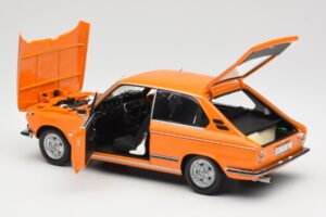 BMW 2000 Tii Touring Orange Minichamps 1:18 80430145824 Druckguss — Bild 5 von 8