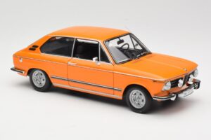 BMW 2000 Tii Touring Orange Minichamps 1:18 80430145824 Druckguss — Bild 6 von 8