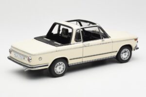 BMW 2002 Baur Cabriolet E10 Chamonix Weiß AUTOart 1:18 70532 Druckguss — Bild 3 von 8